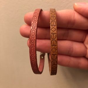 2 bracelets